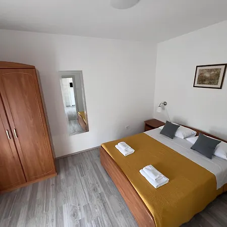 Iskra Guest house