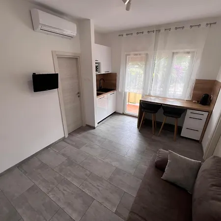 Guest house Iskra 3*